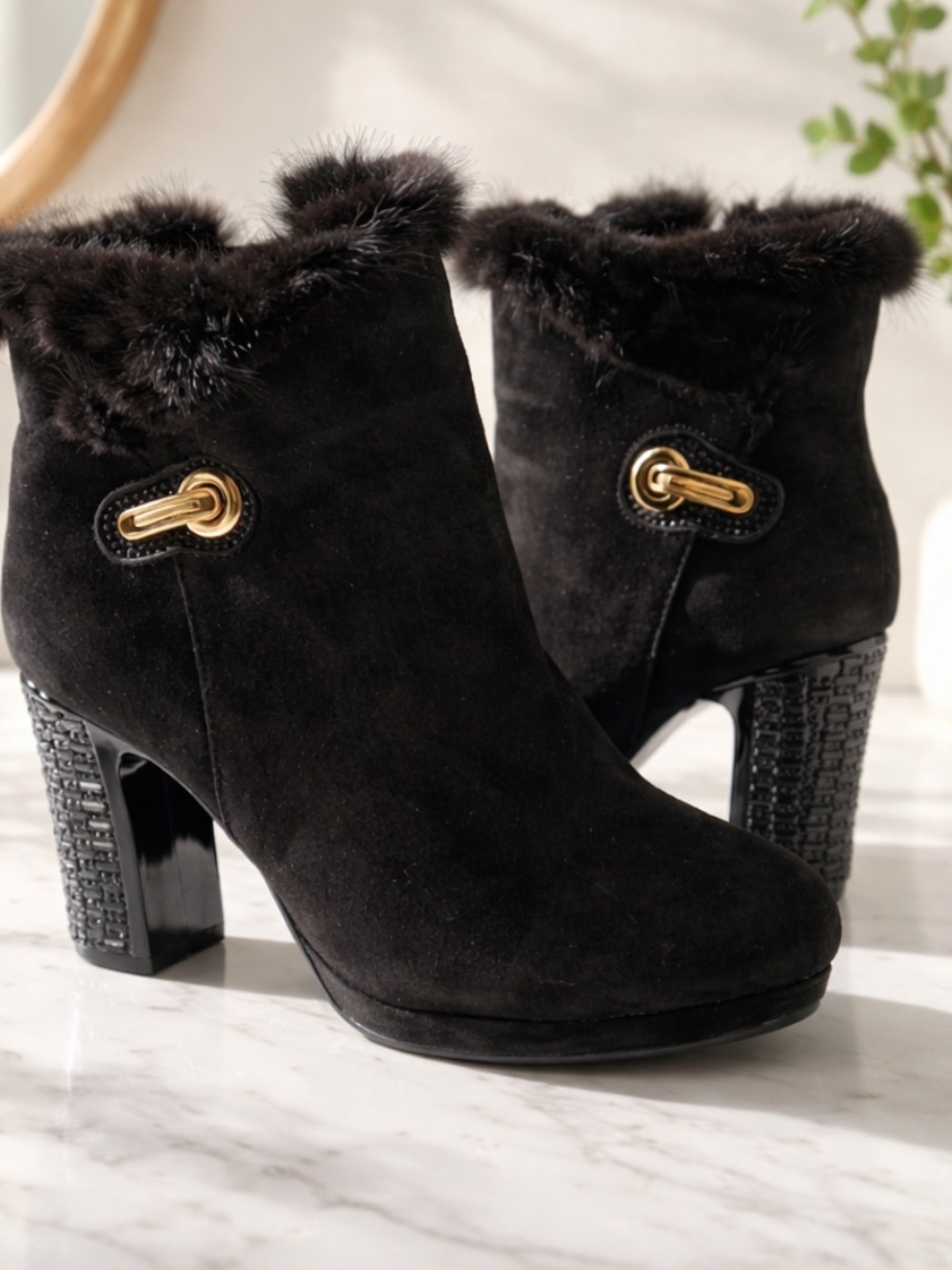 Suede Ankle Booties Made in Italy, Kiss Kiss.